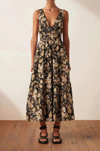 Load image into Gallery viewer, PALERMO LINEN PLUNGED LOW BACK MIDI DRESS
